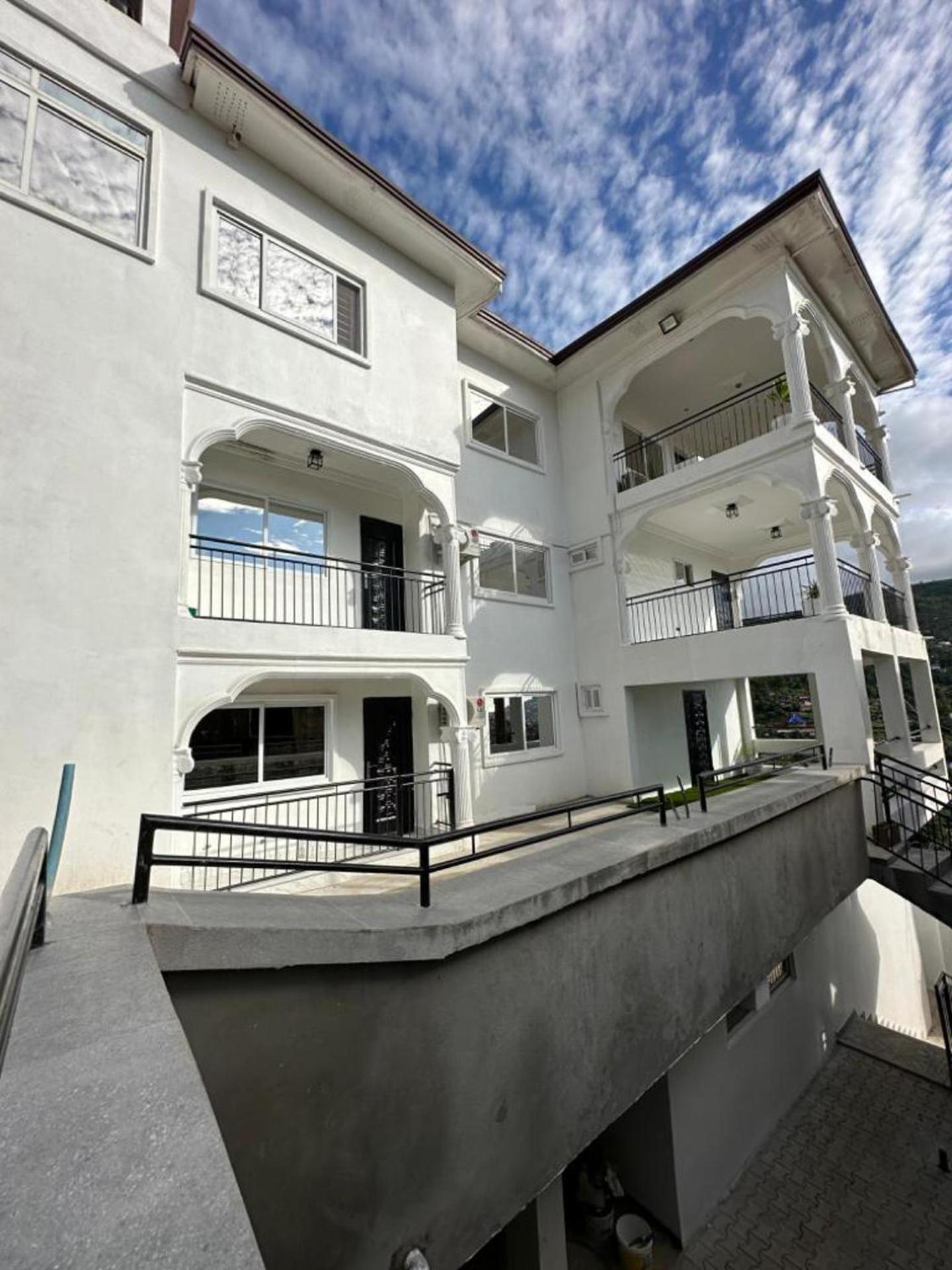 After 5 Apartment 1- 3 Spacious En-Suite Bedrooms Freetown Exterior foto